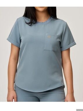 Luna Scrubs Estelle scrub Top in Dusty Blue size M